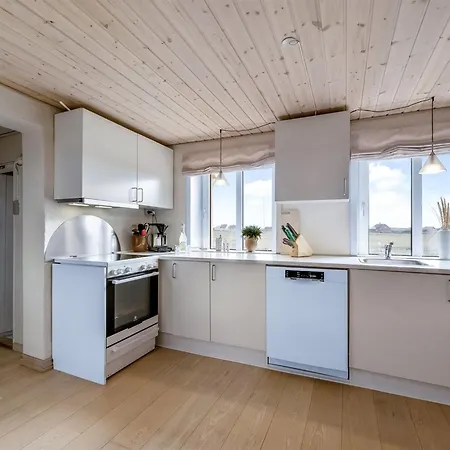 Ali - 75m From The Sea By Interhome
