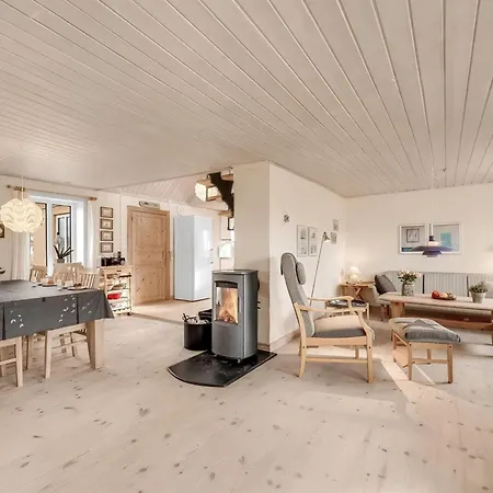 Holiday home Ali - 75m From The Sea By Interhome Harboor